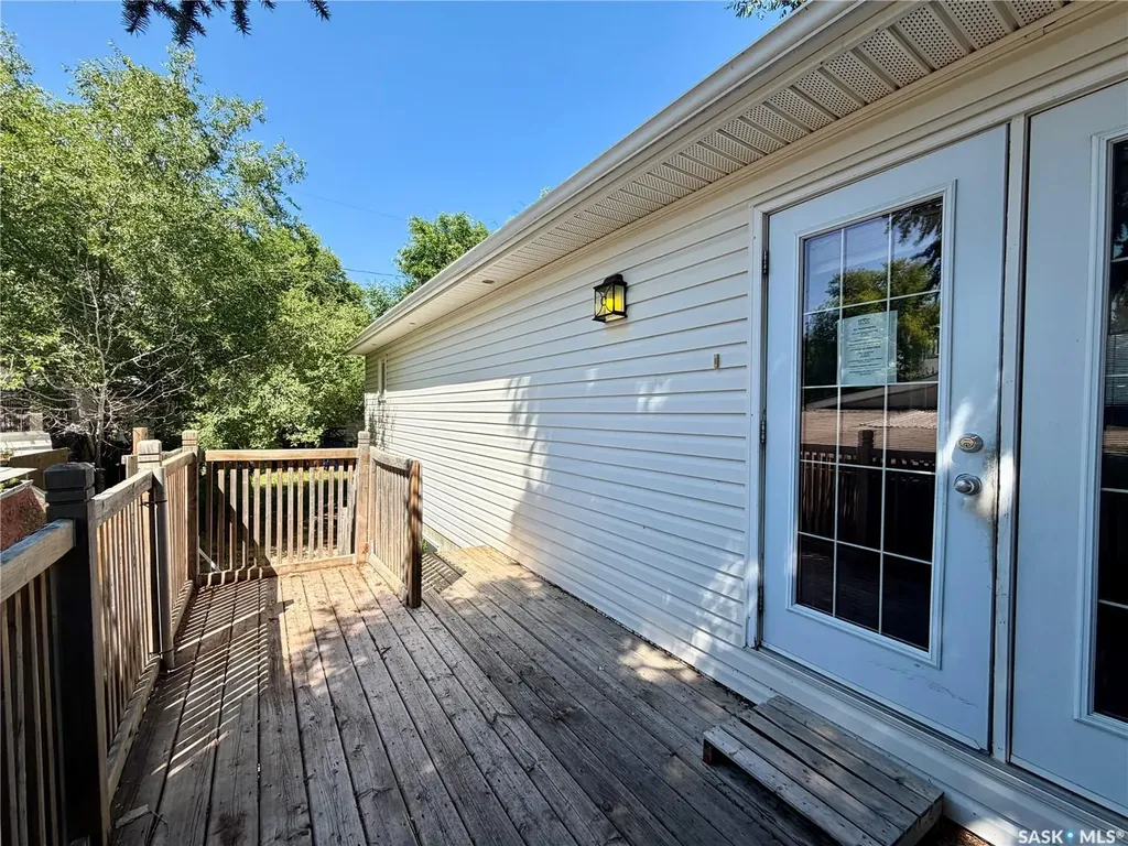1050 Hochelaga Street W Moose Jaw SK S6H 2H9