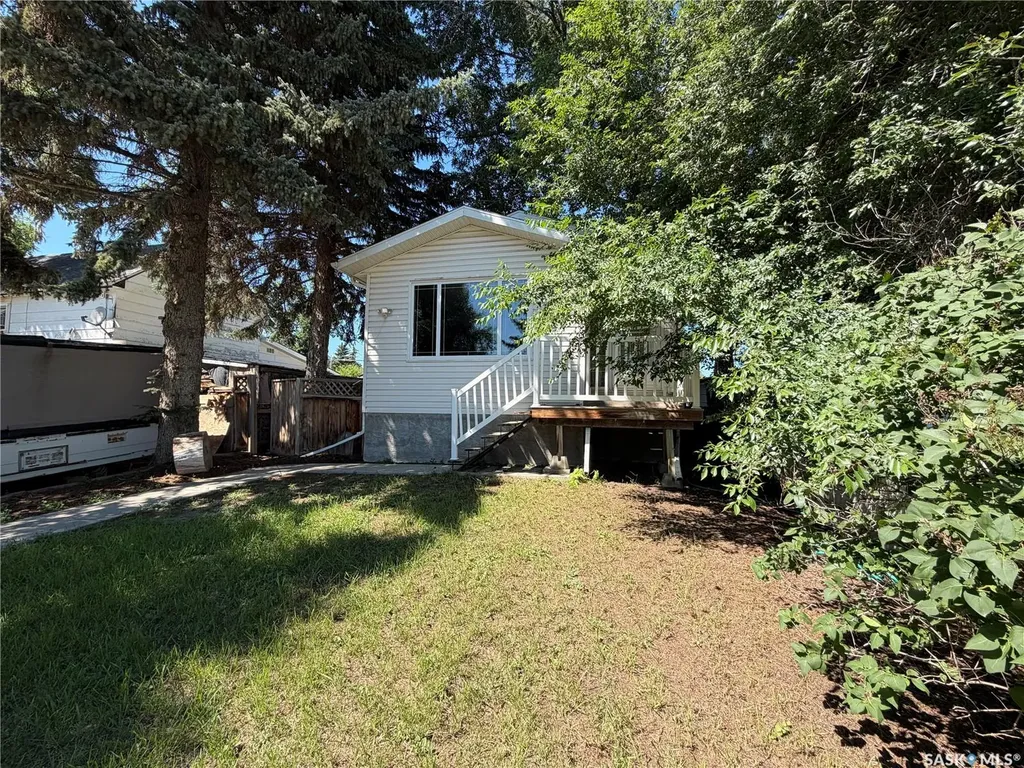 1050 Hochelaga Street W Moose Jaw SK S6H 2H9