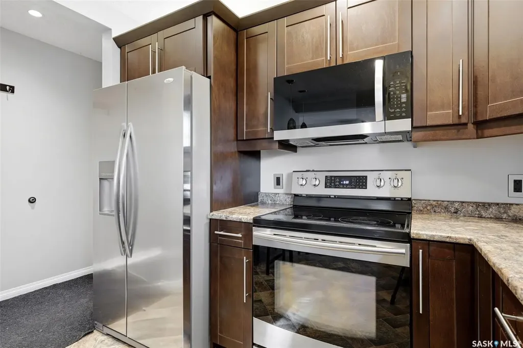 870 Royal Street Regina SK S4T 4Z4