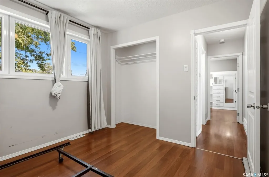 870 Royal Street Regina SK S4T 4Z4
