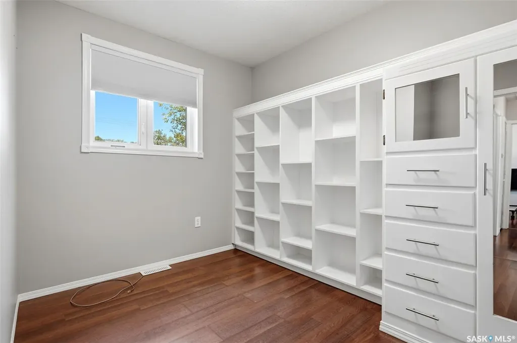870 Royal Street Regina SK S4T 4Z4