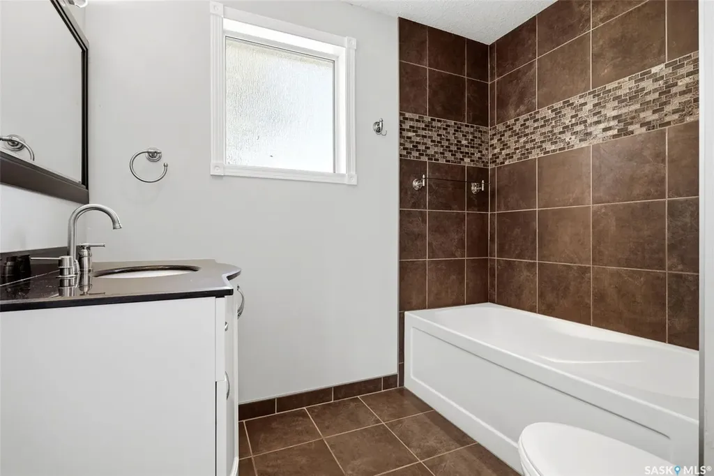 870 Royal Street Regina SK S4T 4Z4
