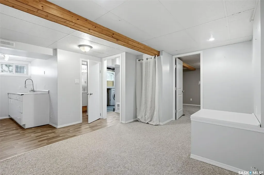 870 Royal Street Regina SK S4T 4Z4