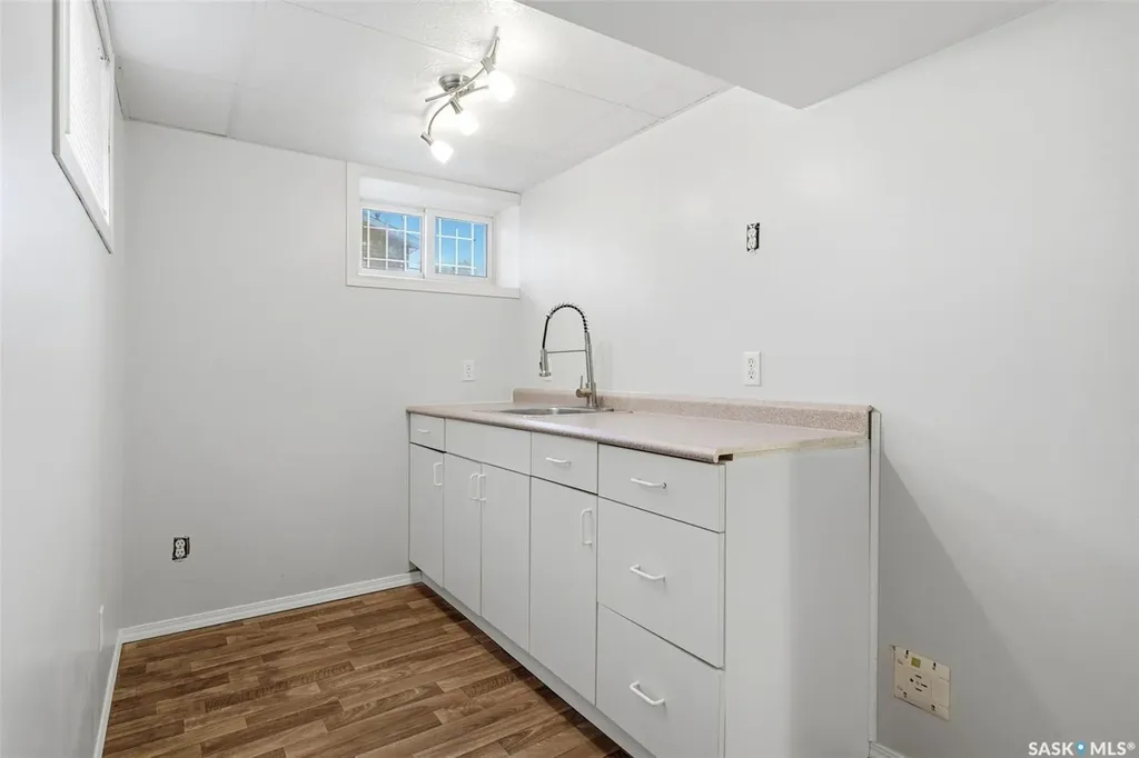 870 Royal Street Regina SK S4T 4Z4