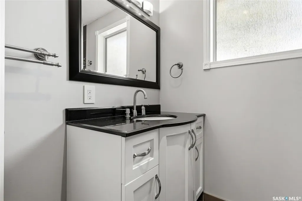 870 Royal Street Regina SK S4T 4Z4