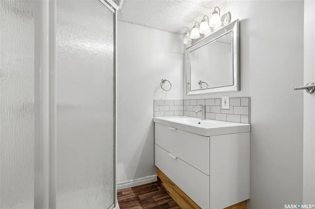 870 Royal Street Regina SK S4T 4Z4