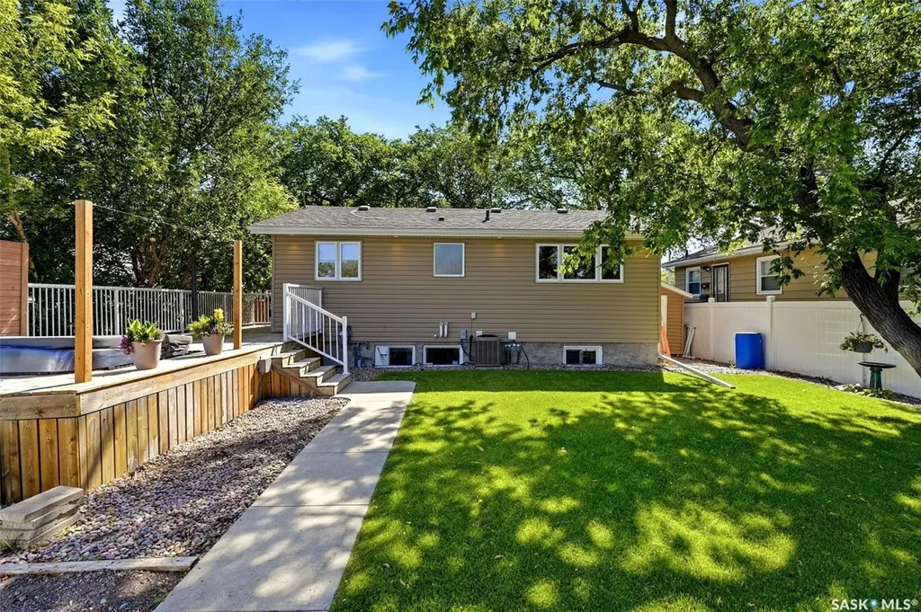 870 Royal Street Regina SK S4T 4Z4