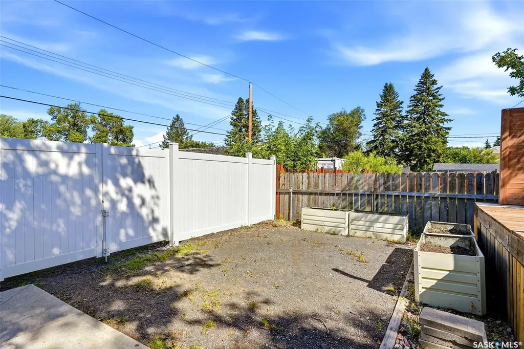 870 Royal Street Regina SK S4T 4Z4