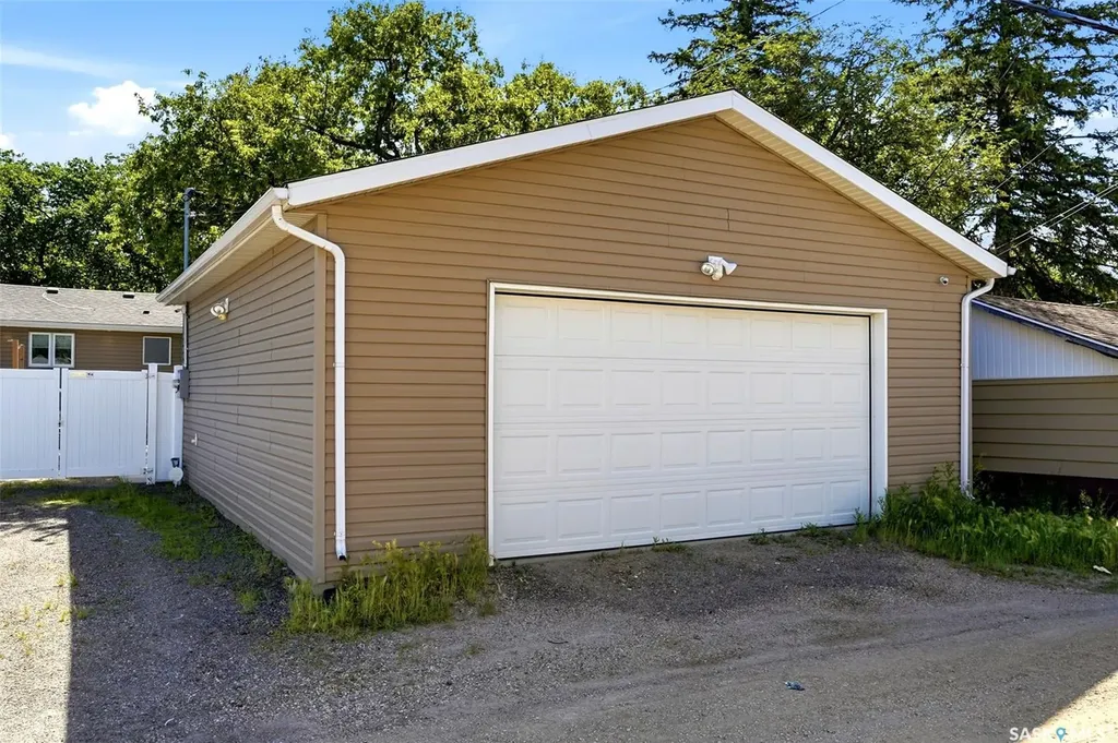 870 Royal Street Regina SK S4T 4Z4