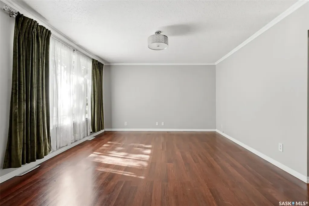 870 Royal Street Regina SK S4T 4Z4