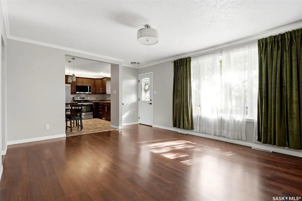 870 Royal Street Regina SK S4T 4Z4
