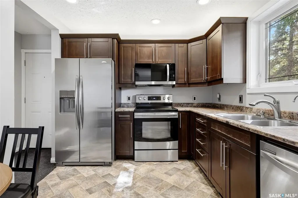 870 Royal Street Regina SK S4T 4Z4