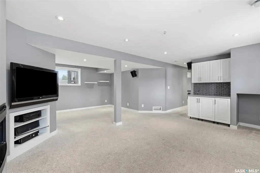 210 Laval Crescent Saskatoon SK S7H 4N7