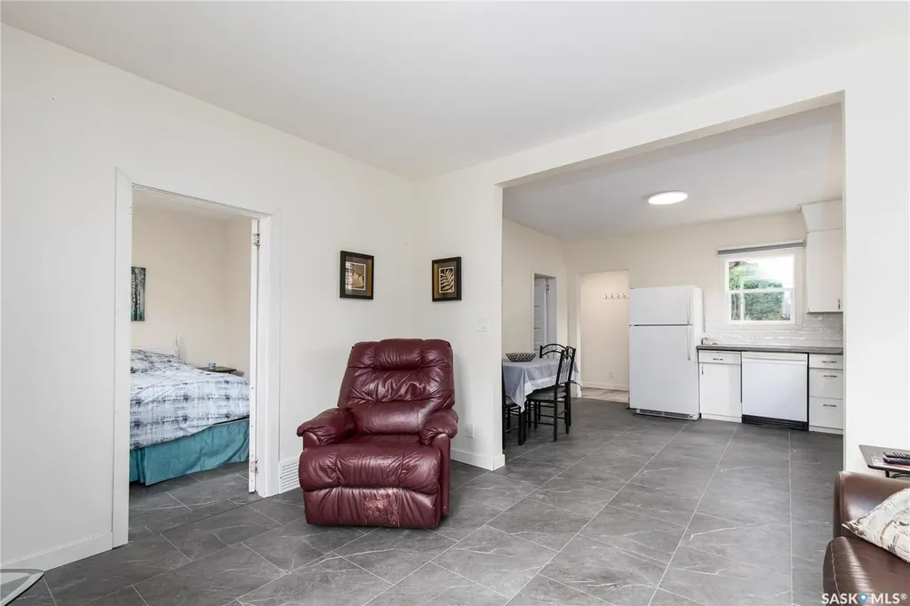 964 Athabasca Street W Moose Jaw SK S6H 2E4