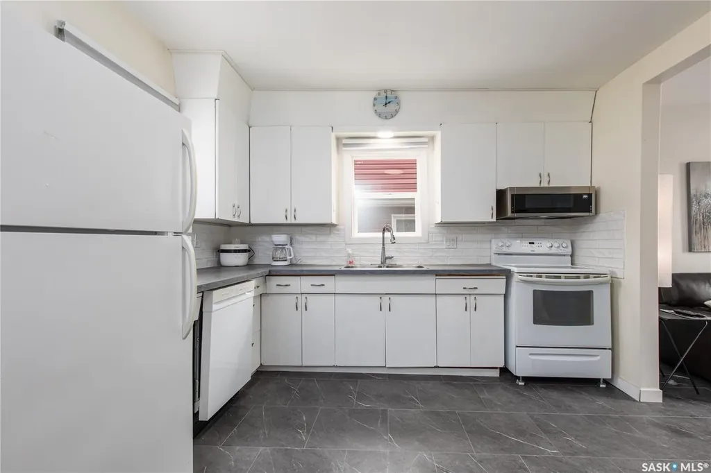 964 Athabasca Street W Moose Jaw SK S6H 2E4