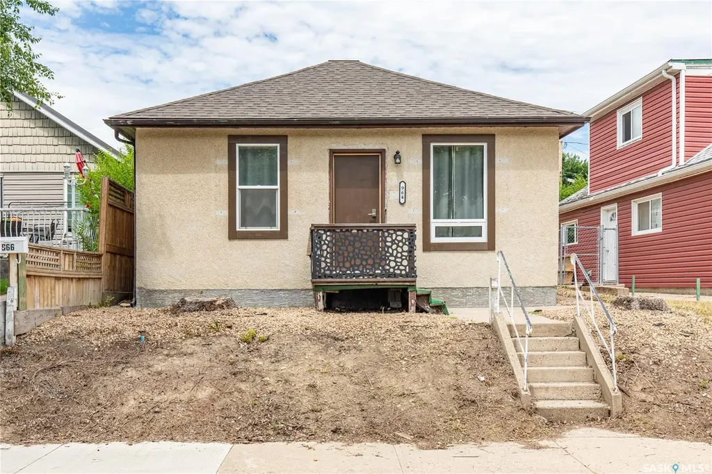 964 Athabasca Street W Moose Jaw SK S6H 2E4
