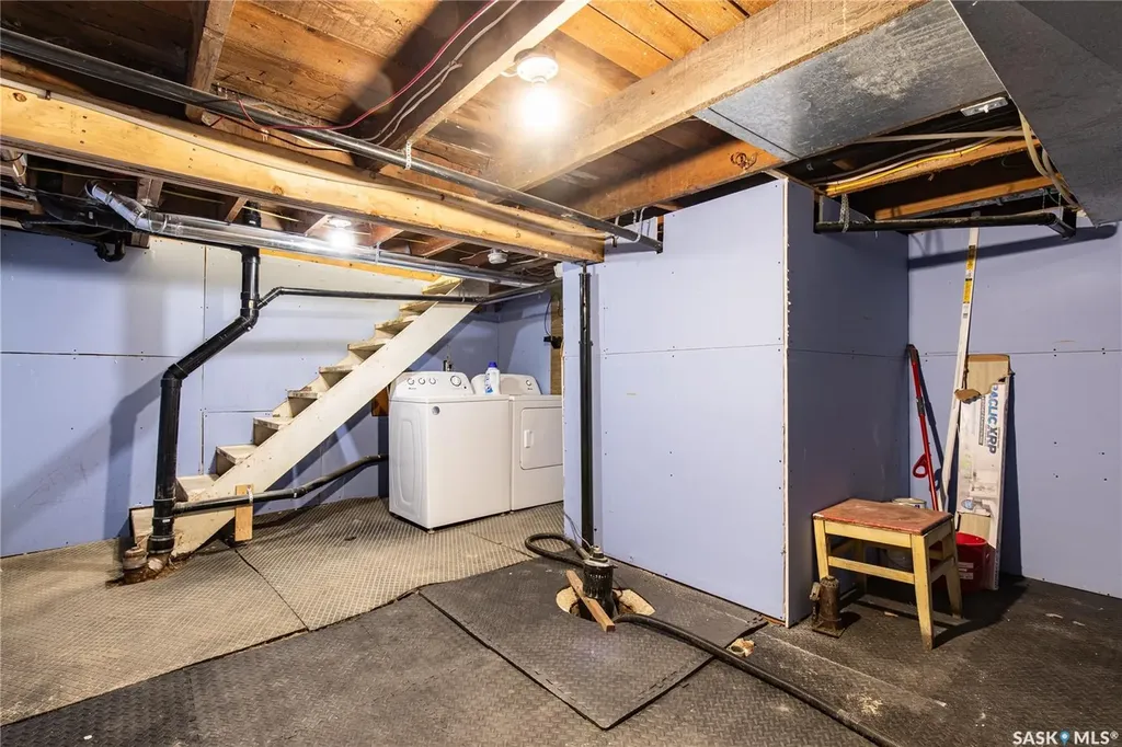 964 Athabasca Street W Moose Jaw SK S6H 2E4