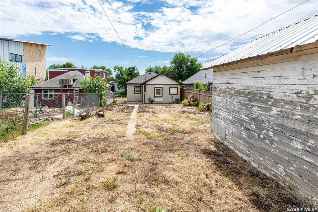 964 Athabasca Street W Moose Jaw SK S6H 2E4
