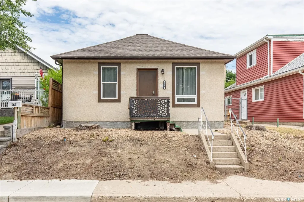 964 Athabasca Street W Moose Jaw SK S6H 2E4