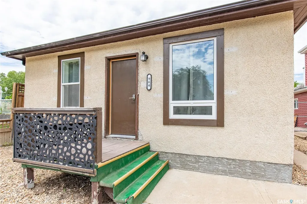 964 Athabasca Street W Moose Jaw SK S6H 2E4