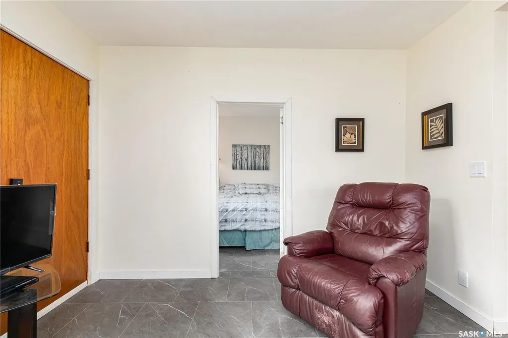 964 Athabasca Street W Moose Jaw SK S6H 2E4