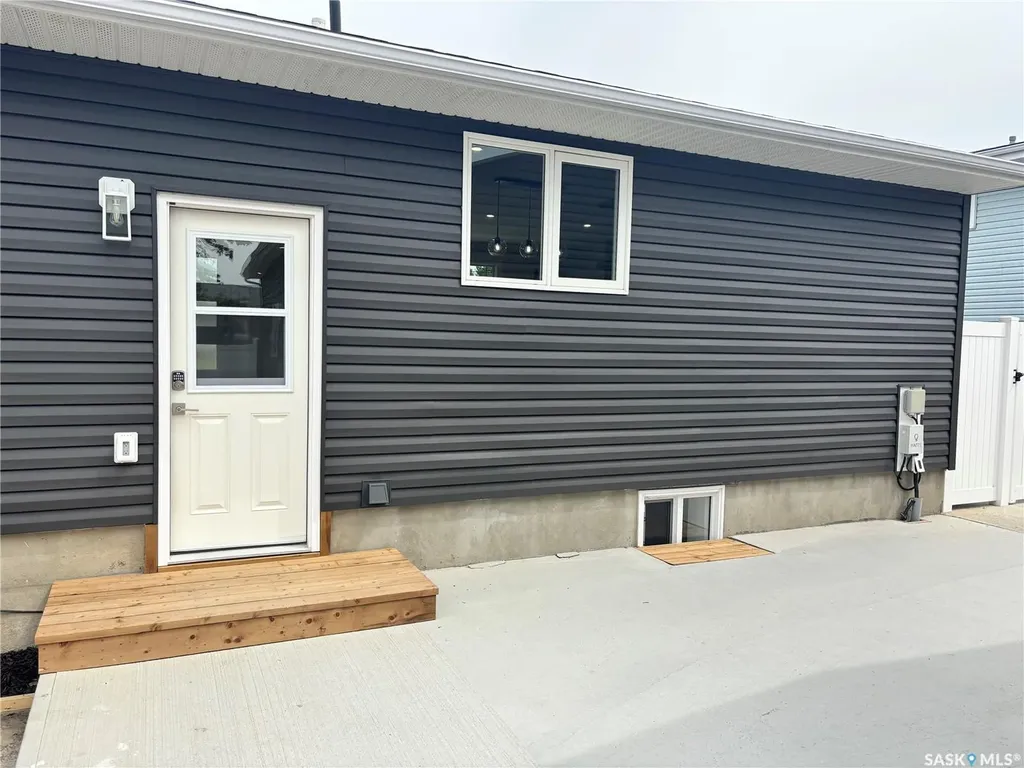 1007 2nd Street W Kindersley SK S0L 1S0