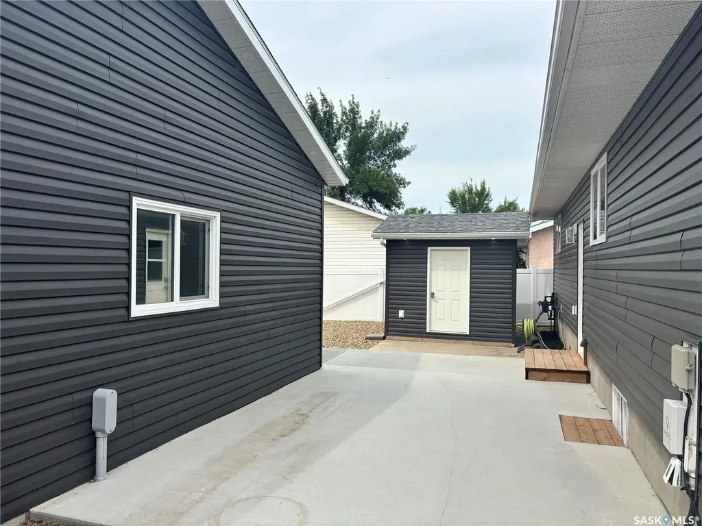 1007 2nd Street W Kindersley SK S0L 1S0