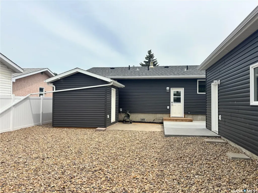 1007 2nd Street W Kindersley SK S0L 1S0