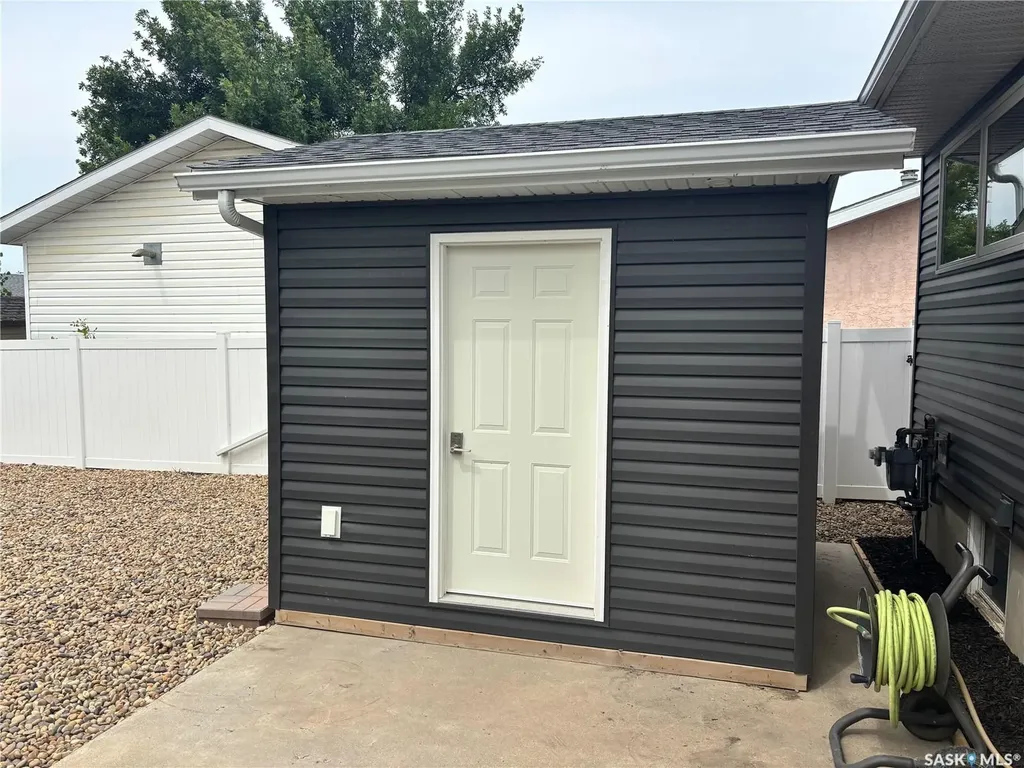 1007 2nd Street W Kindersley SK S0L 1S0