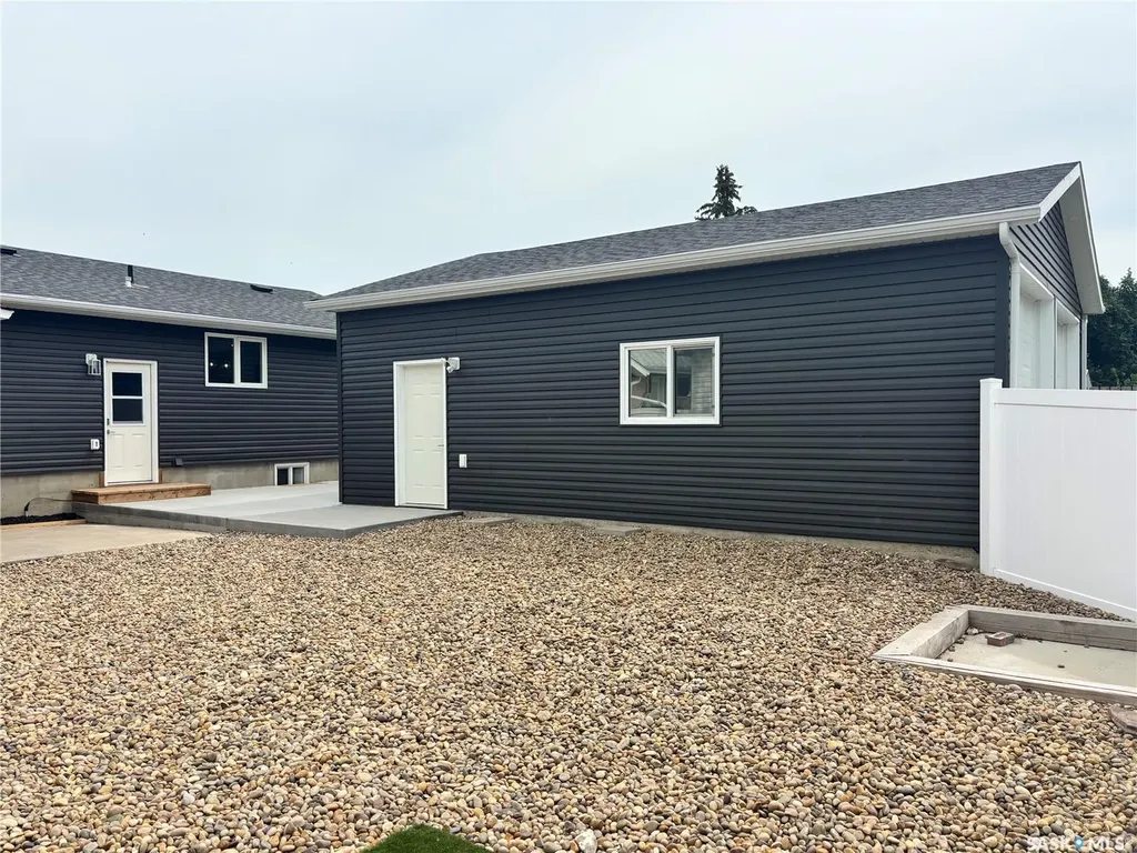 1007 2nd Street W Kindersley SK S0L 1S0