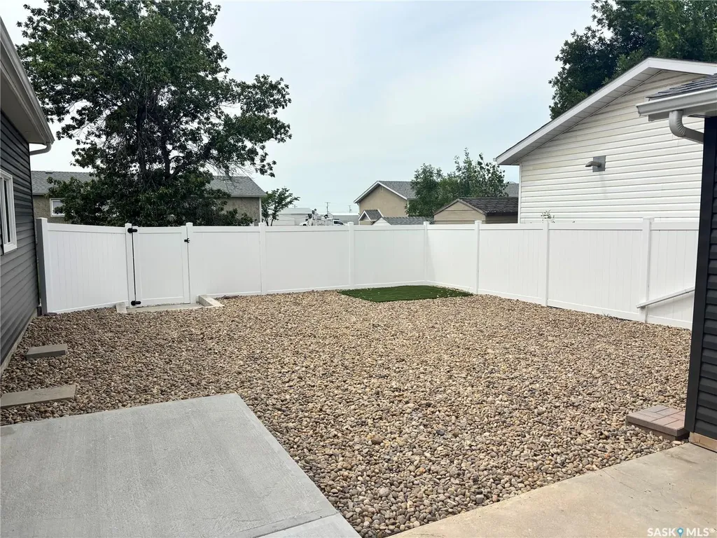 1007 2nd Street W Kindersley SK S0L 1S0