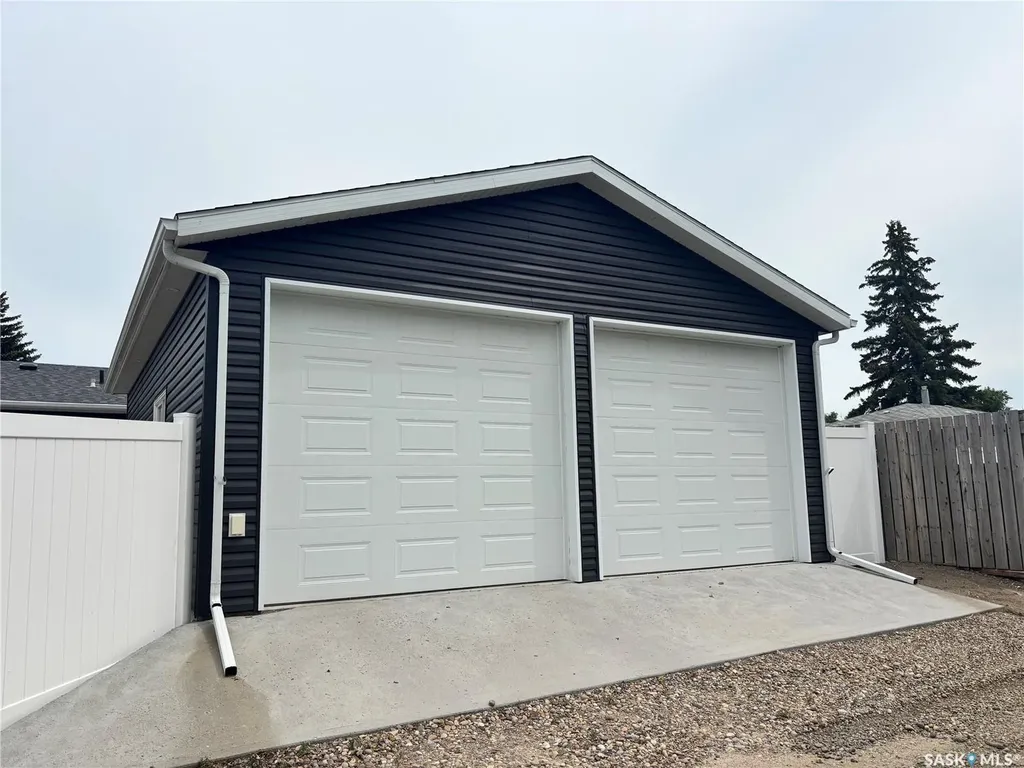 1007 2nd Street W Kindersley SK S0L 1S0