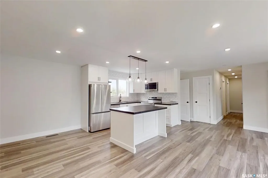 1007 2nd Street W Kindersley SK S0L 1S0