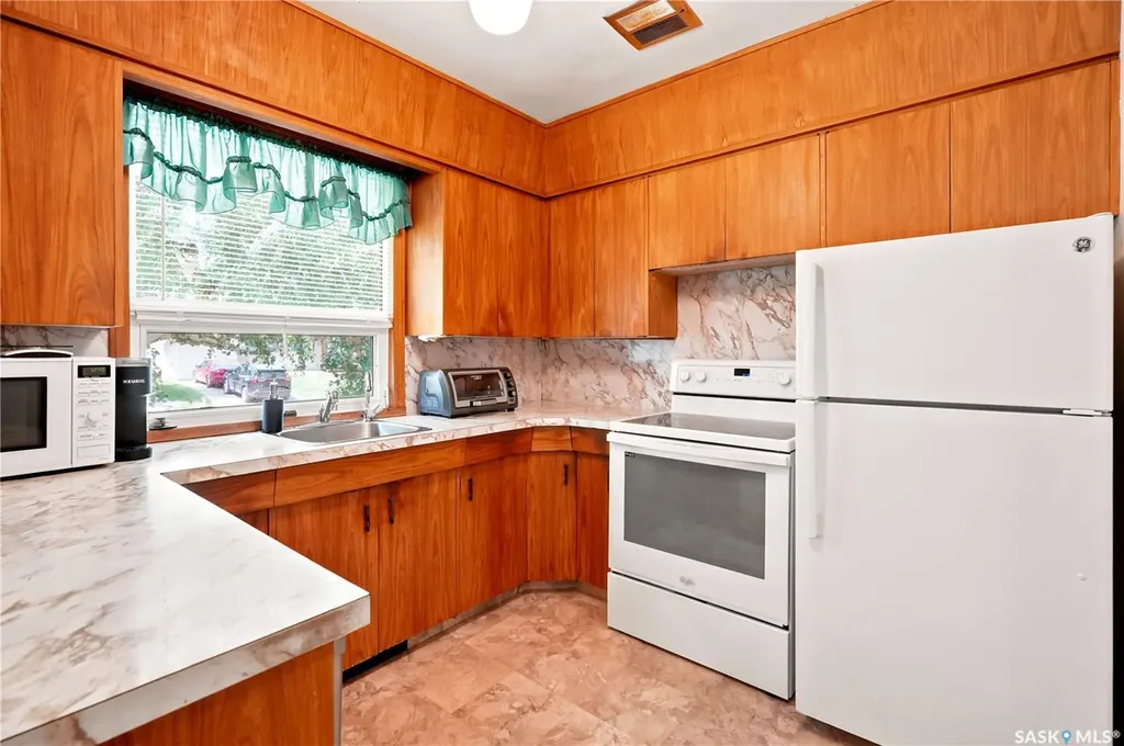 5 Lamont Crescent Regina SK S4S 4A3