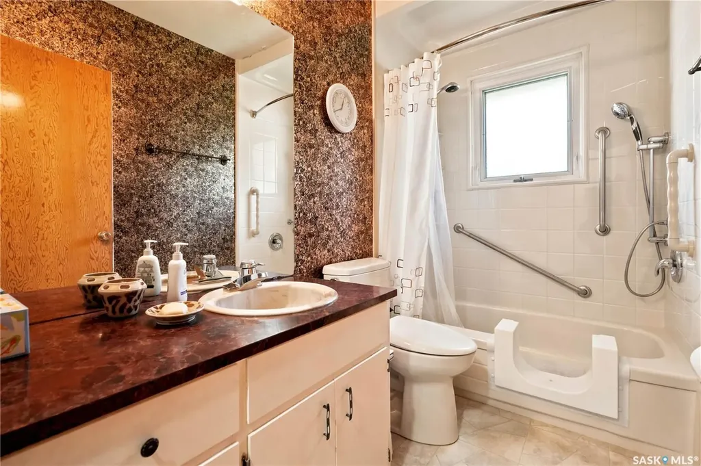 5 Lamont Crescent Regina SK S4S 4A3