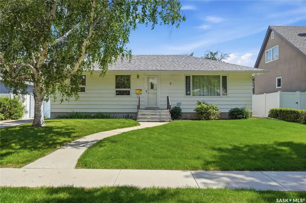 5 Lamont Crescent Regina SK S4S 4A3