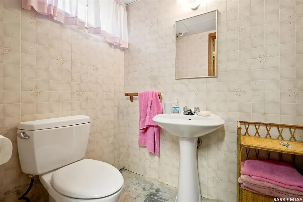 5 Lamont Crescent Regina SK S4S 4A3