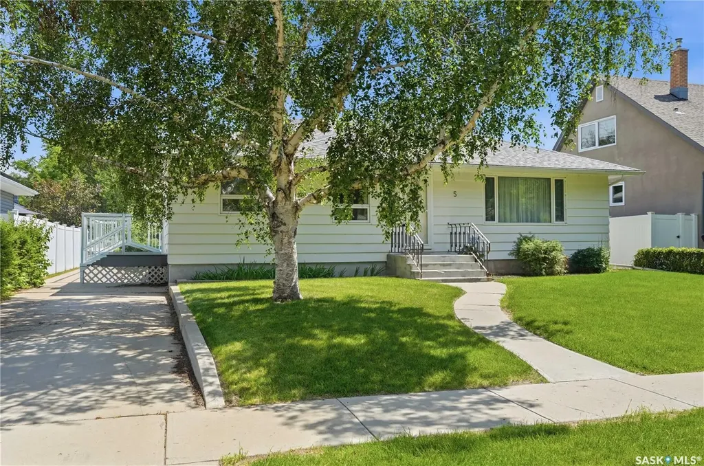 5 Lamont Crescent Regina SK S4S 4A3