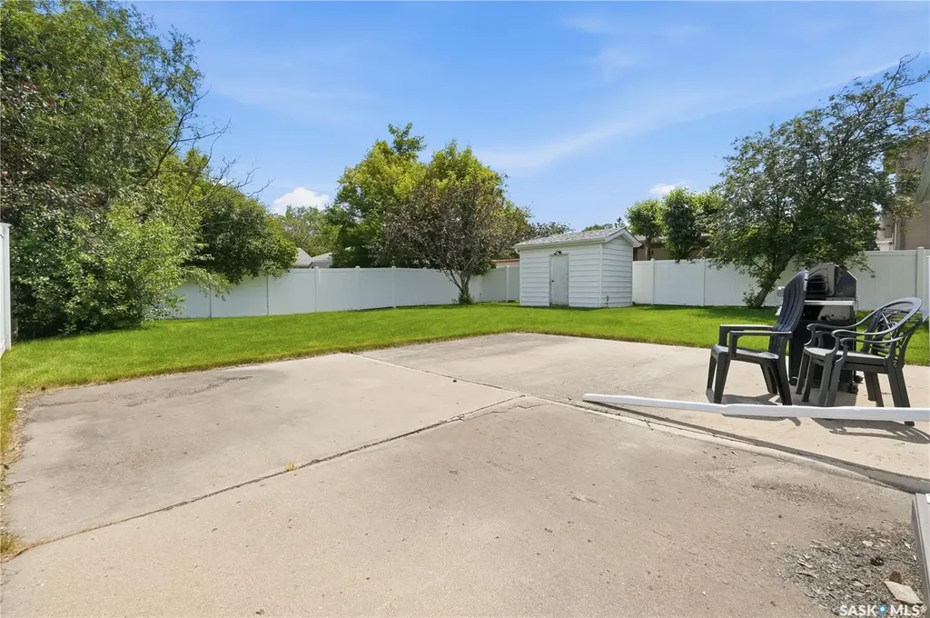5 Lamont Crescent Regina SK S4S 4A3