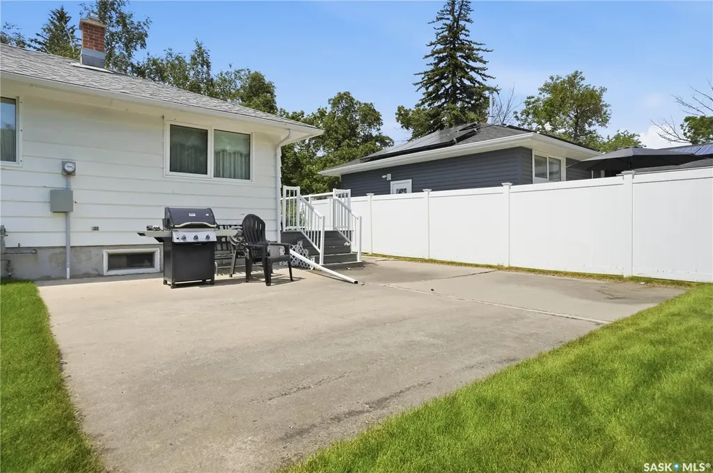 5 Lamont Crescent Regina SK S4S 4A3