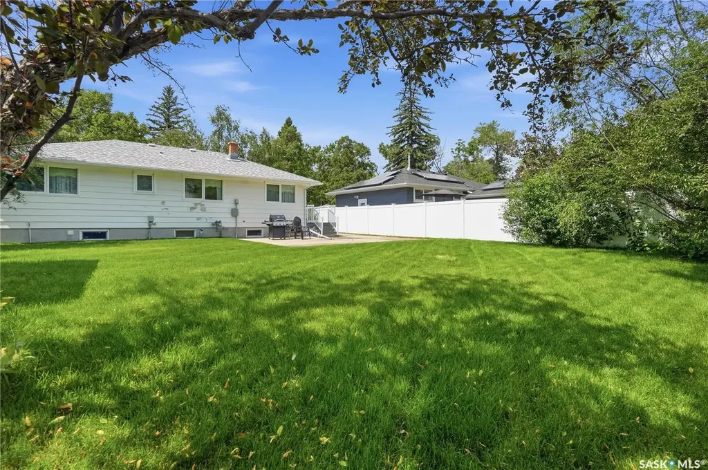 5 Lamont Crescent Regina SK S4S 4A3