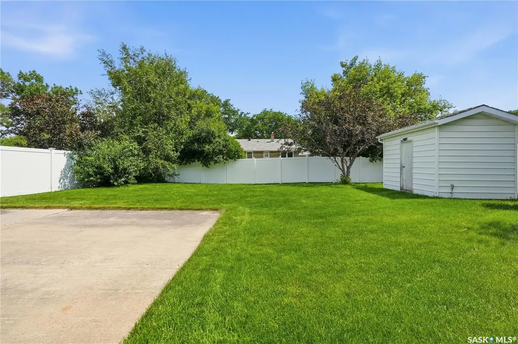 5 Lamont Crescent Regina SK S4S 4A3
