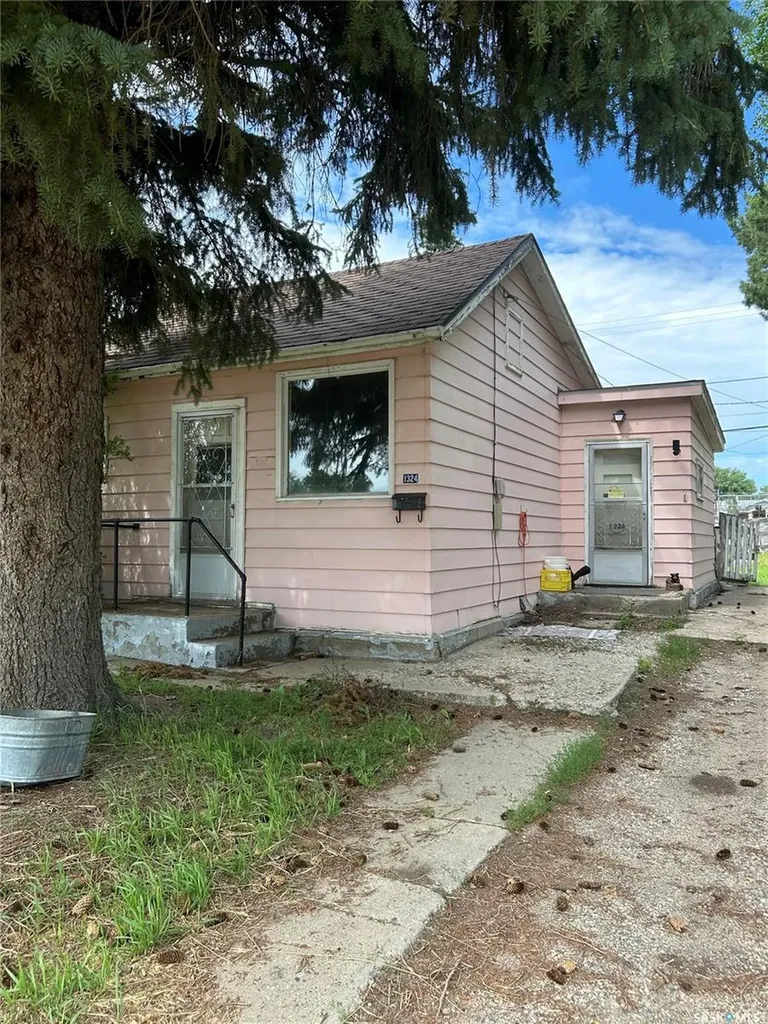 1324 Hochelaga Street W Moose Jaw SK S6H 3A8