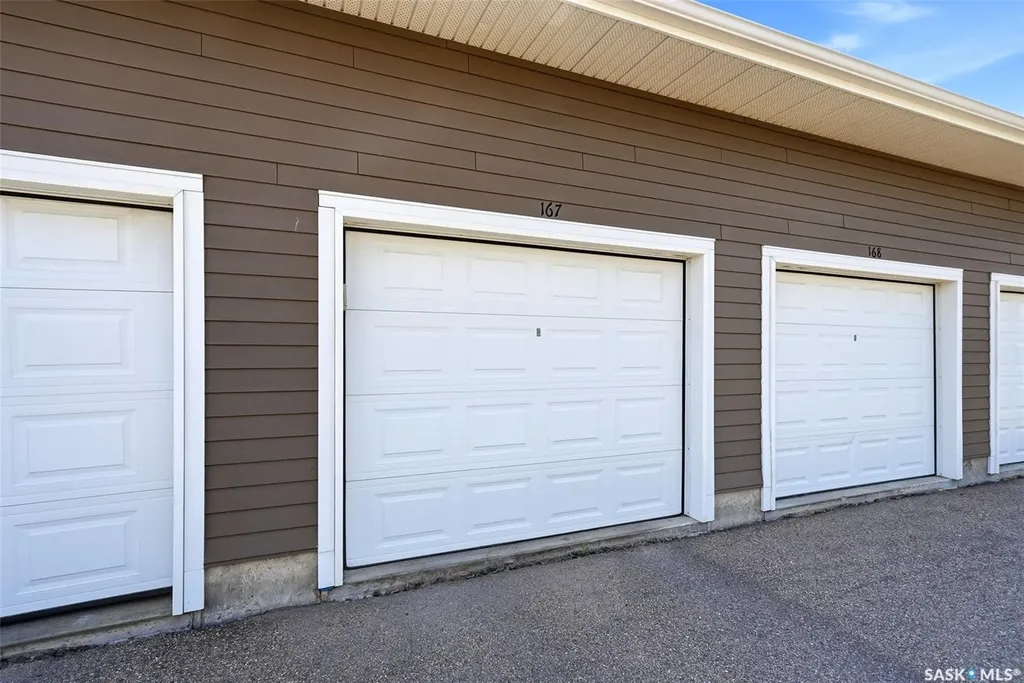 4203 Green Apple Drive E Regina SK S4V 1M6