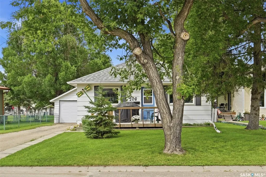 208 3rd Avenue W Watrous SK S0K 4T0