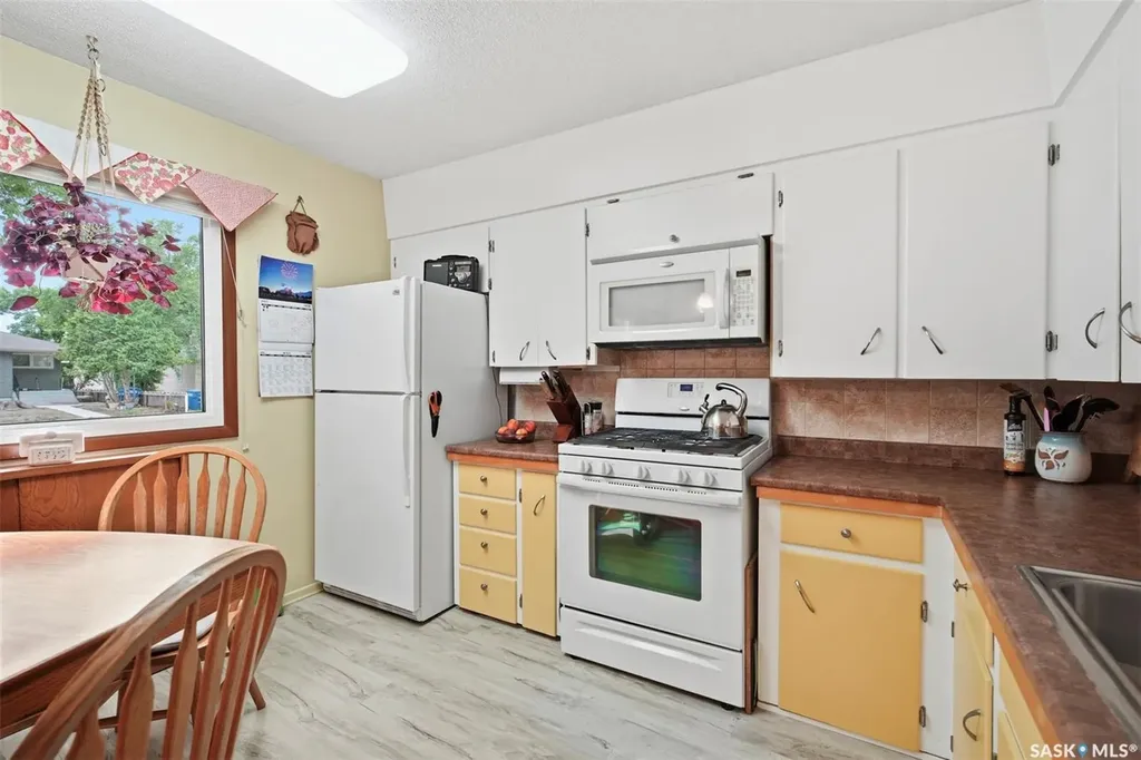 208 3rd Avenue W Watrous SK S0K 4T0
