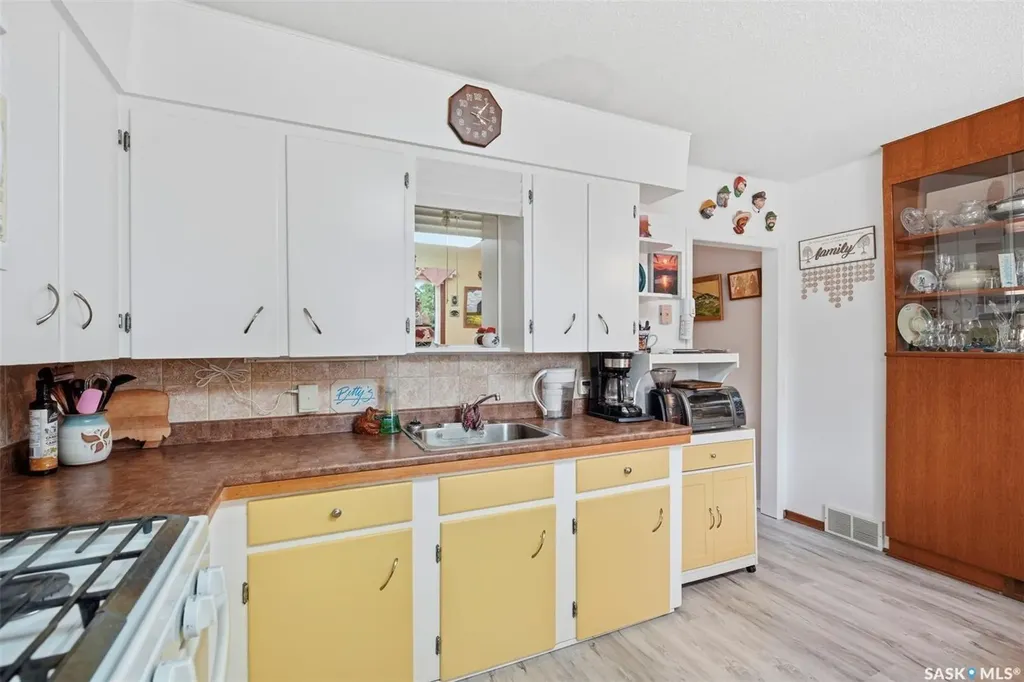 208 3rd Avenue W Watrous SK S0K 4T0