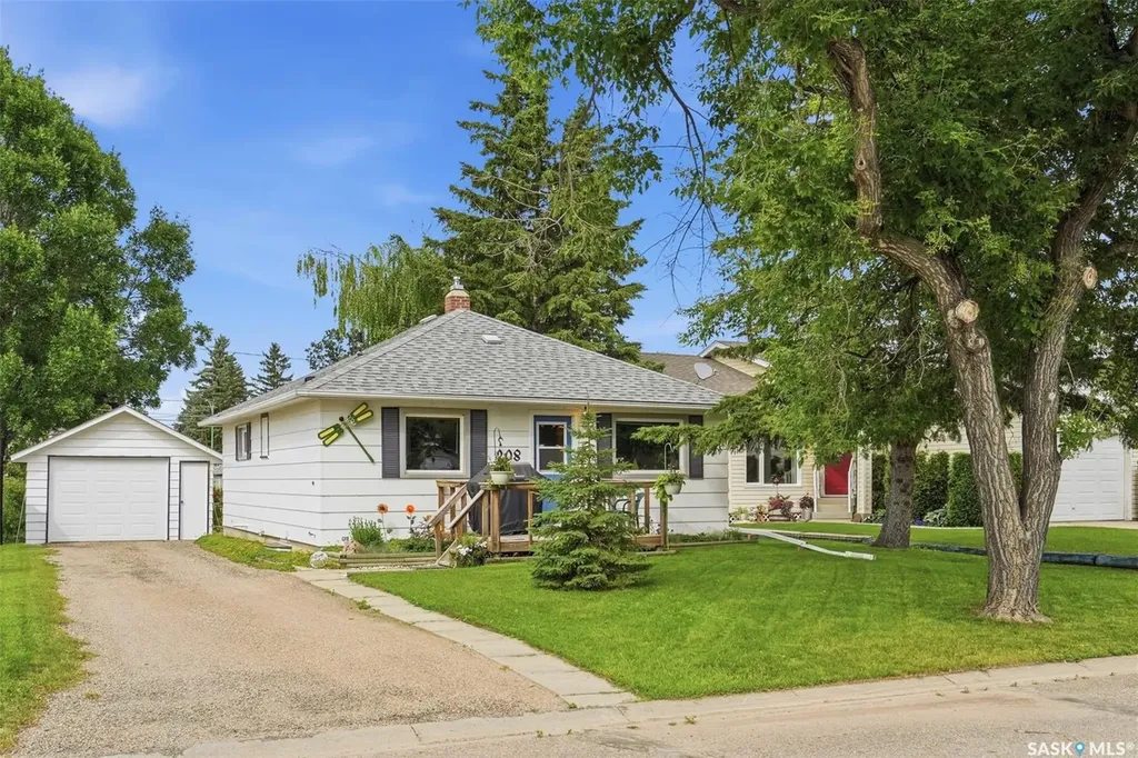 208 3rd Avenue W Watrous SK S0K 4T0