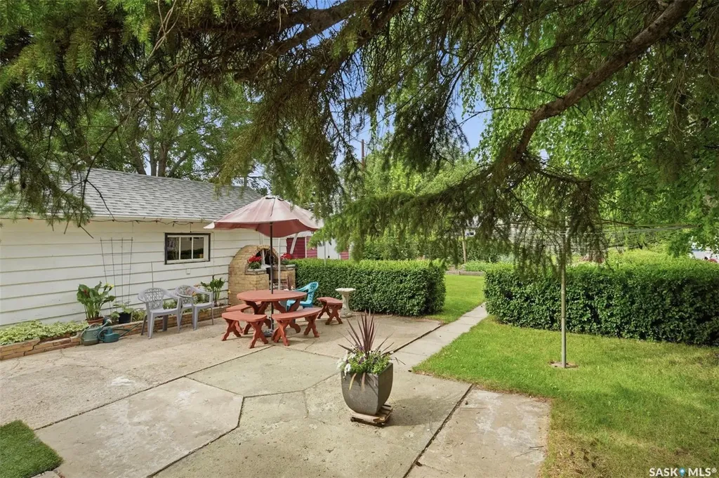 208 3rd Avenue W Watrous SK S0K 4T0