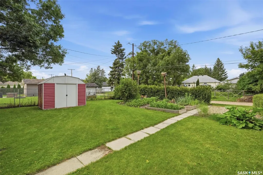 208 3rd Avenue W Watrous SK S0K 4T0